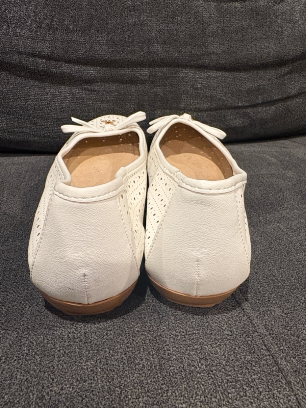 London Fog White Perforated Ballet Flats with Bow Accent size 8 - Picture 4 of 9